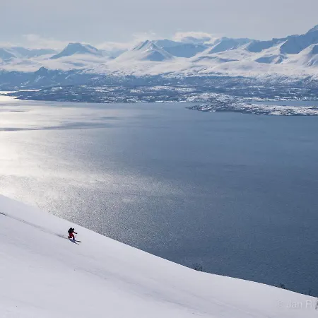 Lyngenfjord,odins Hus 아파트 *
